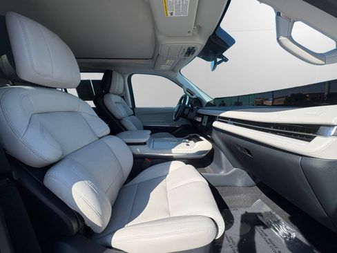 Certified 2026 Lincoln Navigator Reserve w/ Jet Appearance Package AWD/4WD image 15