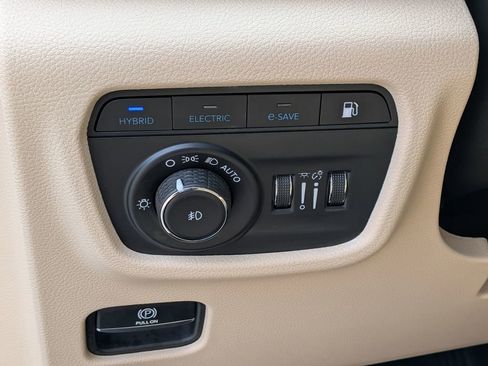 Used 2022 Jeep Grand Cherokee Limited 4xe image 16