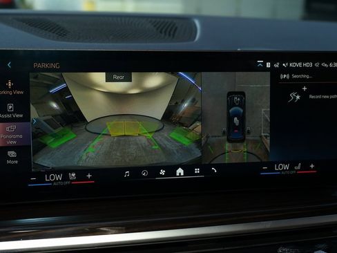 Used 2025 BMW X6 xDrive40i w/ Executive Package image 17