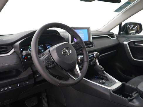 Used 2025 Toyota RAV4 XLE w/ Convenience Package AWD/4WD image 25