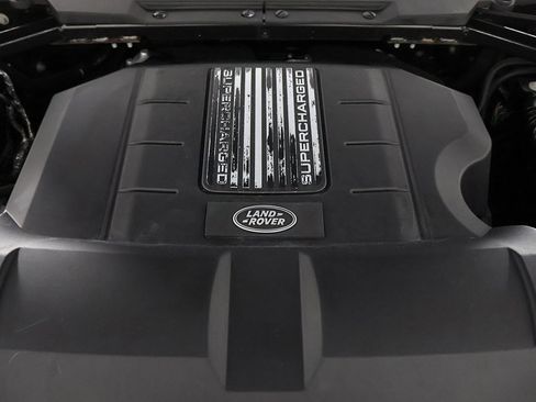 Used 2024 Land Rover Defender 110 SE image 21