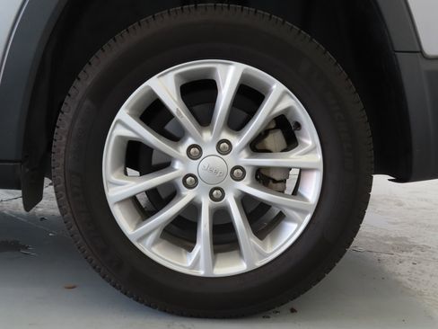 Used 2021 Jeep Cherokee Latitude image 27