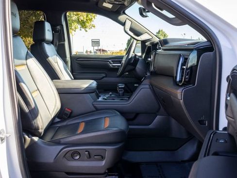 Certified 2025 GMC Sierra 1500 AT4 w/ AT4 Premium Package AWD/4WD image 7