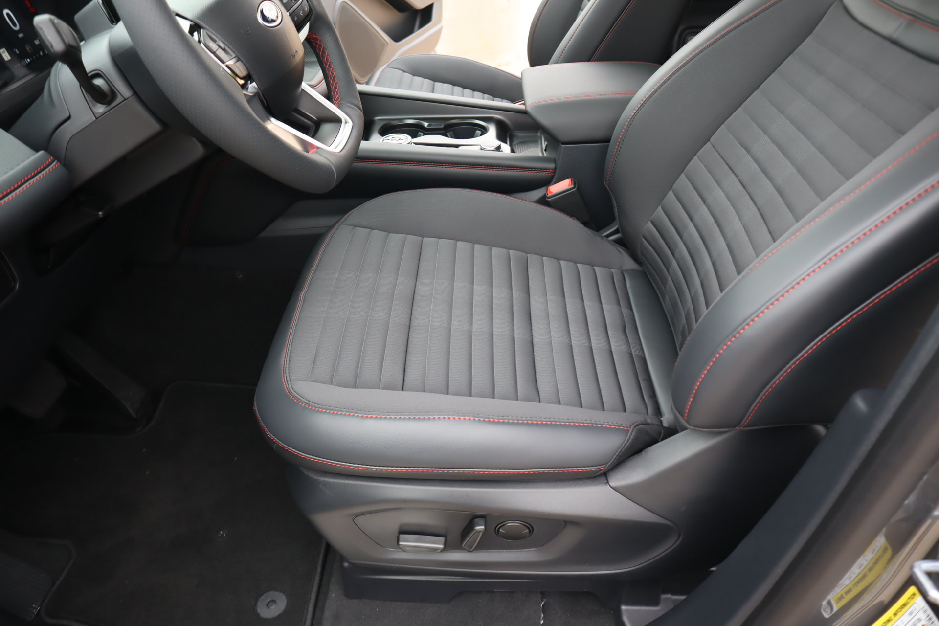 New 2027 Ford Explorer ST-Line w/ Premium Package AWD/4WD image 12