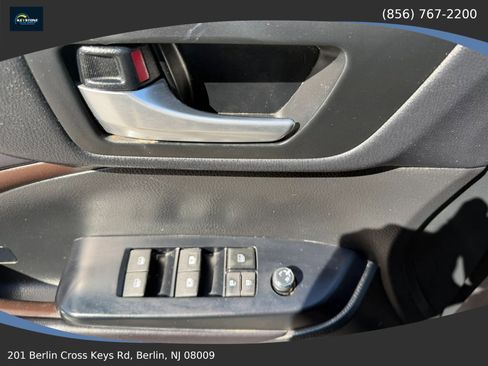 Used 2017 Toyota Highlander XLE FWD image 10