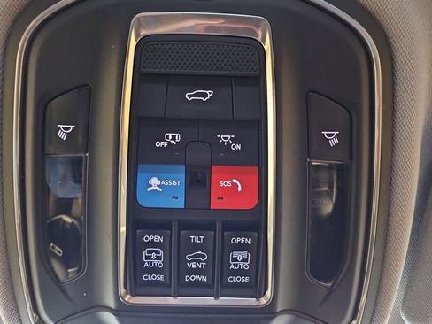 Used 2022 Jeep Grand Cherokee Limited image 23