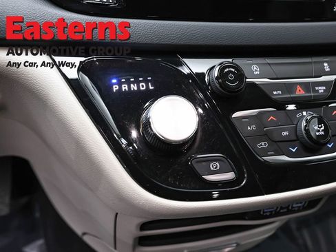 Used 2023 Chrysler Voyager LX FWD image 13