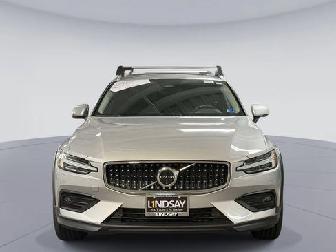 Used 2024 Volvo V60 B5 Cross Country Plus w/ Protection Package Premier AWD/4WD image 8