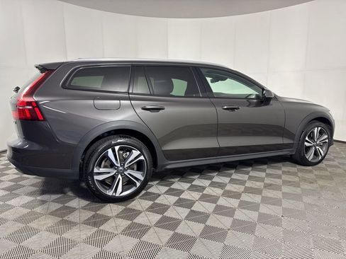 Used 2025 Volvo V60 B5 Cross Country Plus AWD/4WD image 6