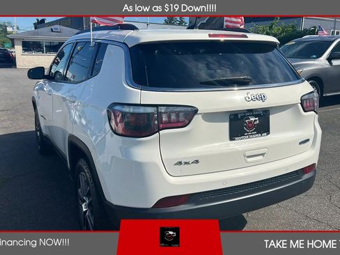 Used 2018 Jeep Compass Latitude w/ Popular Equipment Group AWD/4WD image 3