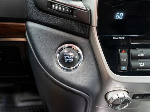 Used 2016 Toyota Land Cruiser image 25