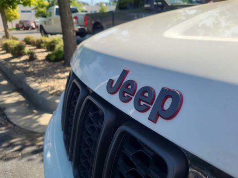 Used 2020 Jeep Grand Cherokee Trailhawk w/ Premium Lighting Group AWD/4WD image 23