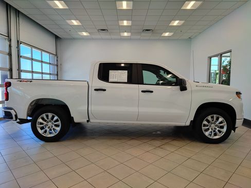 Used 2025 Chevrolet Silverado 1500 Custom AWD/4WD image 2