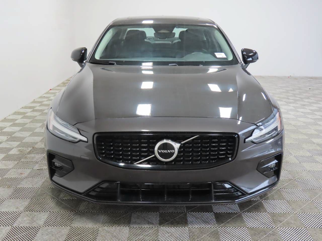 Used 2024 Volvo S60 B5 Core FWD image 2