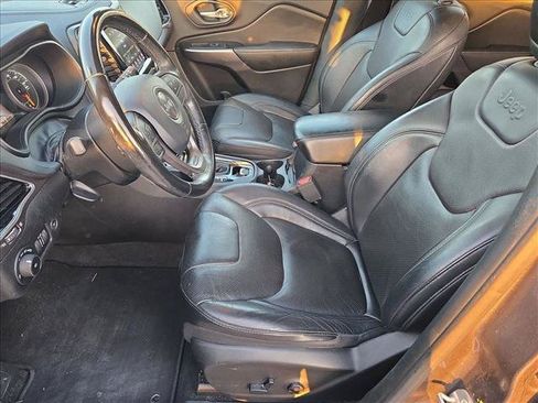 Used 2019 Jeep Cherokee Limited FWD image 17