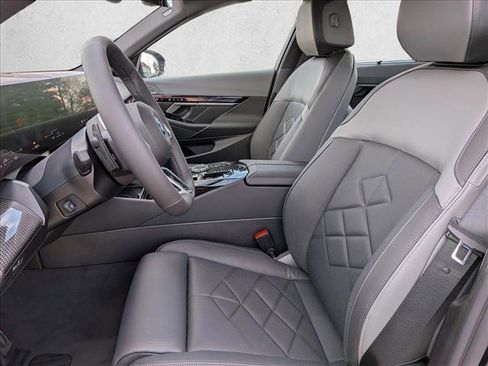 New 2026 BMW 550e xDrive image 4