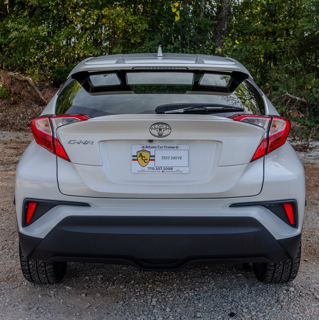 Used 2018 Toyota C-HR XLE FWD image 4