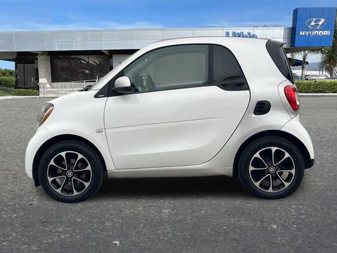 Used 2016 smart fortwo passion image 5