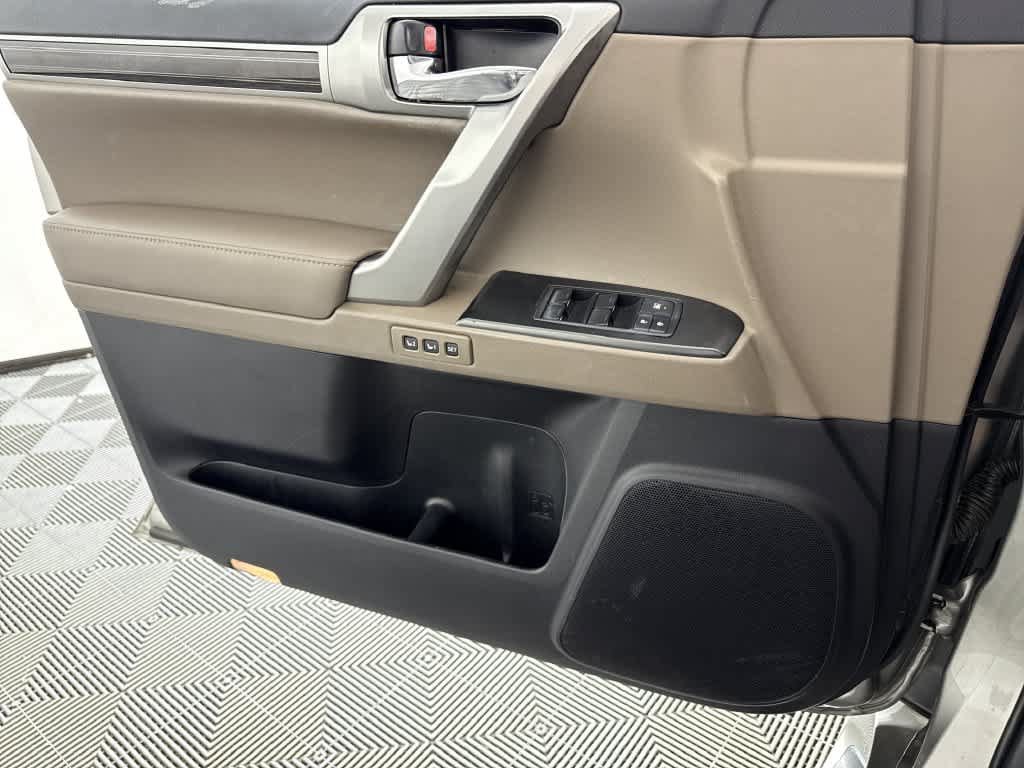 Used 2023 Lexus GX 460 Luxury w/ Sport Design Package AWD/4WD image 23