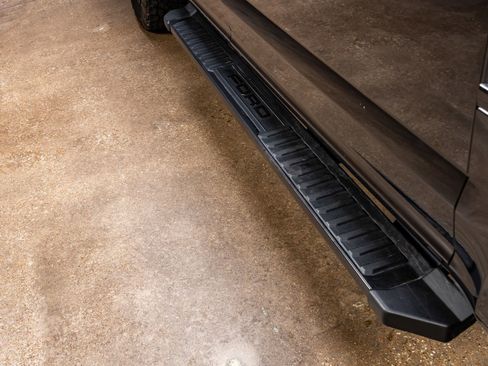 Used 2022 Ford F250 Lariat w/ Black Appearance Package image 12