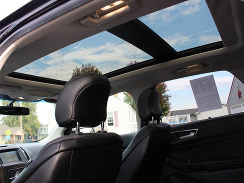 Used 2018 Ford Edge Titanium w/ Technology Package image 11