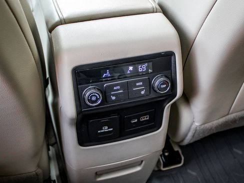 Used 2020 GMC Acadia Denali w/ Denali Ultimate Package image 27