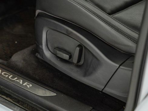 Used 2018 Jaguar E-PACE S image 33