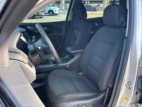 Used 2022 GMC Terrain SLE w/ Driver Convenience Package image 8