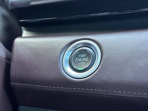Used 2024 Cadillac Escalade ESV V AWD/4WD image 28