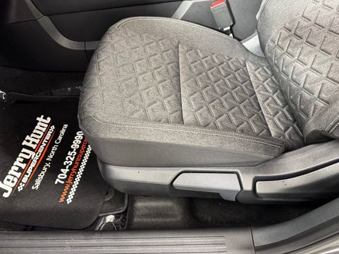 Used 2025 Nissan Kicks SV image 12