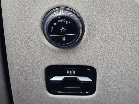 Certified 2025 Mercedes-Benz GLC 300 image 22