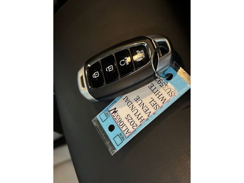 Certified 2025 Hyundai Venue SEL image 30