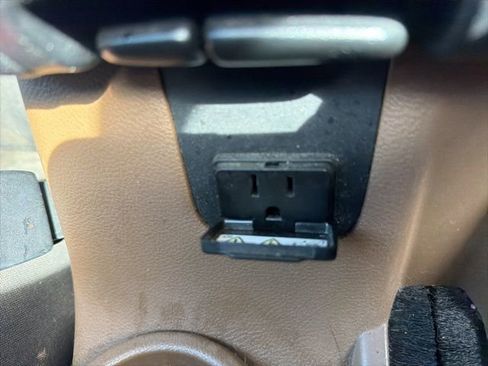 Used 2017 Jeep Wrangler Unlimited Sahara w/ Connectivity Group image 28