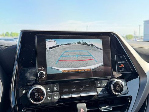 Used 2026 Toyota Highlander XLE image 26