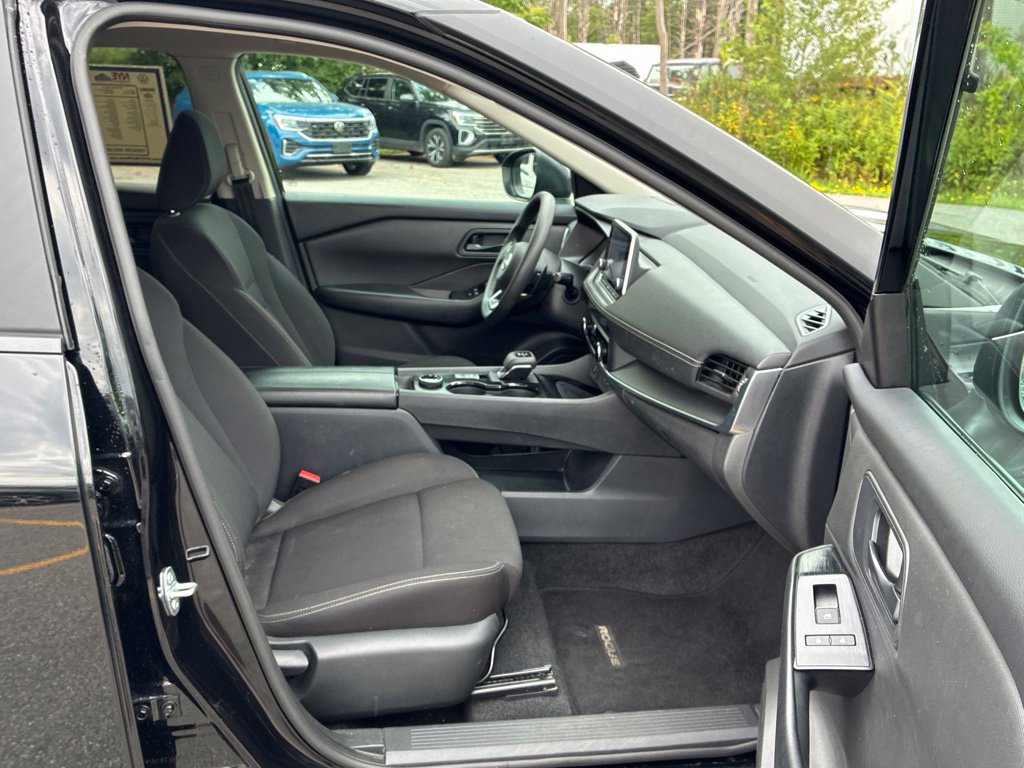 Used 2024 Nissan Rogue S AWD/4WD image 40