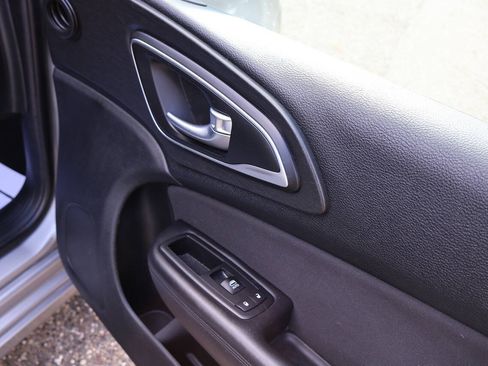 Used 2015 Chrysler 200 Limited w/ Convenience Group FWD image 20
