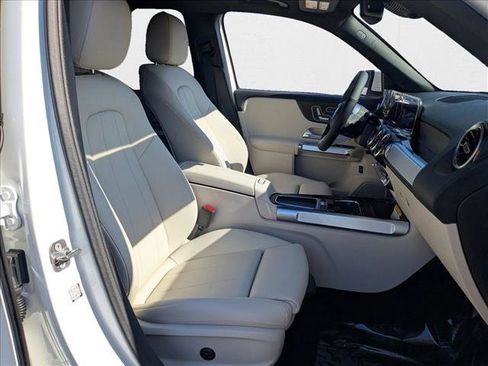 New 2026 Mercedes-Benz GLB 250 4MATIC image 12