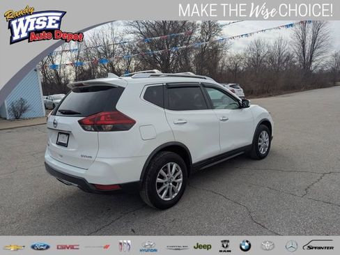 Used 2018 Nissan Rogue SV image 3