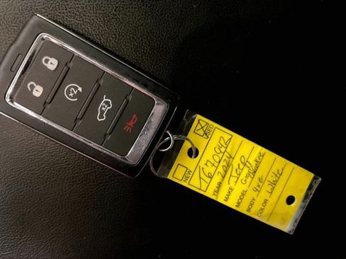 Used 2024 Jeep Grand Cherokee Limited 4xe AWD/4WD image 11