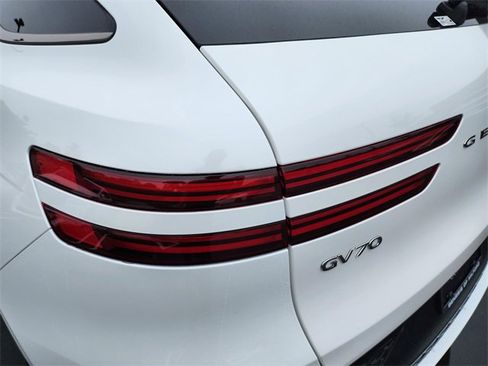 Used 2025 Genesis GV70 3.5T Sport w/ Sport Advanced Package image 9