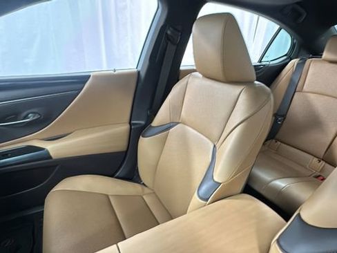 Used 2021 Lexus ES 300h w/ Premium Package image 13