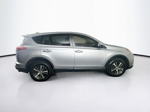Used 2018 Toyota RAV4 XLE FWD image 10