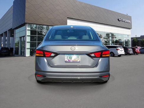 Used 2024 Nissan Altima 2.5 SV FWD image 4