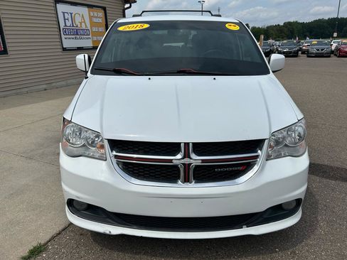 Used 2018 Dodge Grand Caravan SXT FWD image 2
