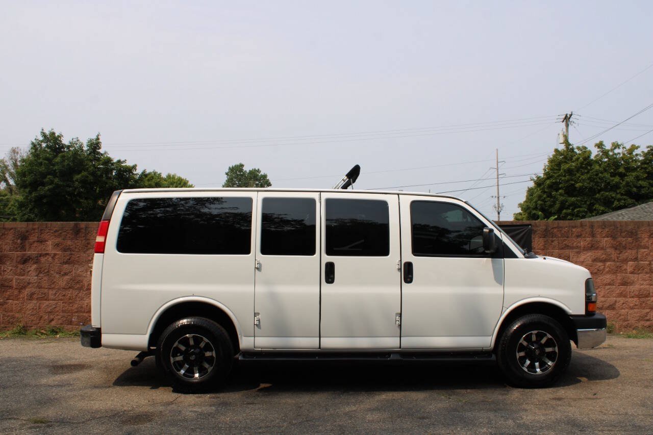 Used 2015 Chevrolet Express 2500 LT w/ LT Preferred Equipment Group RWD image 5