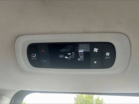 Used 2023 Chrysler Voyager LX FWD image 10