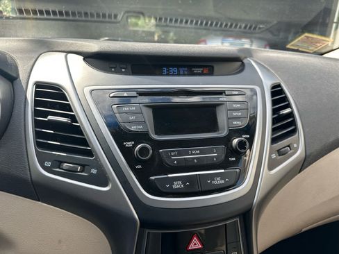 Used 2016 Hyundai Elantra SE FWD image 13