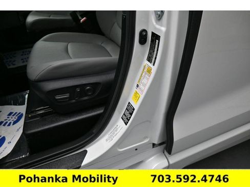 Used 2026 Toyota Sienna XLE FWD image 6