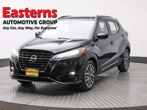 Used 2024 Nissan Kicks SR image 1