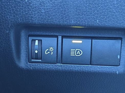 Used 2025 Toyota RAV4 XLE AWD/4WD image 26